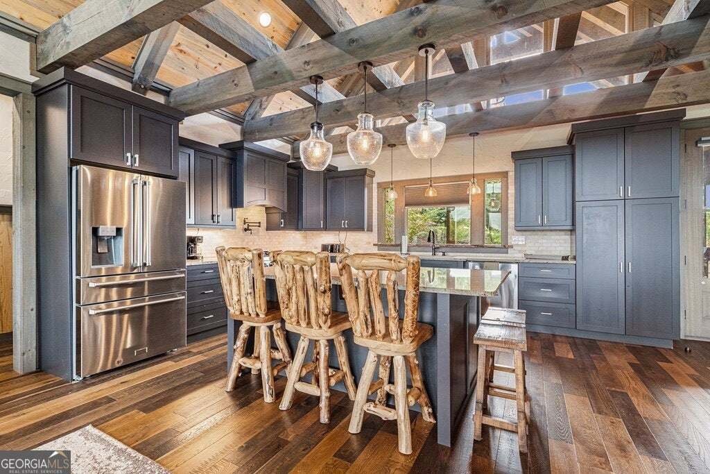 Ellijay, Georgia, United States 4 - 18032414