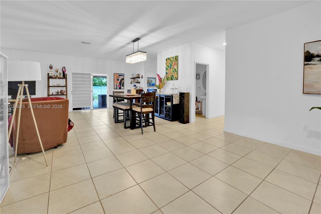 House in Miami, Florida, United States 3 - 18026037