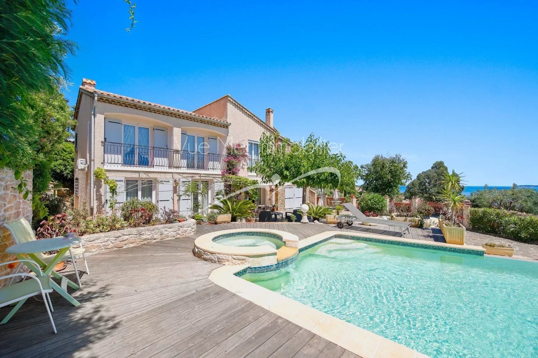 Villa in Le Lavandou, Provence-Alpes-Côte d'Azur, France 4 - 15870198