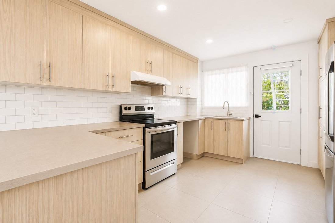 House in Laval, Quebec, Canada 2 - 18031143