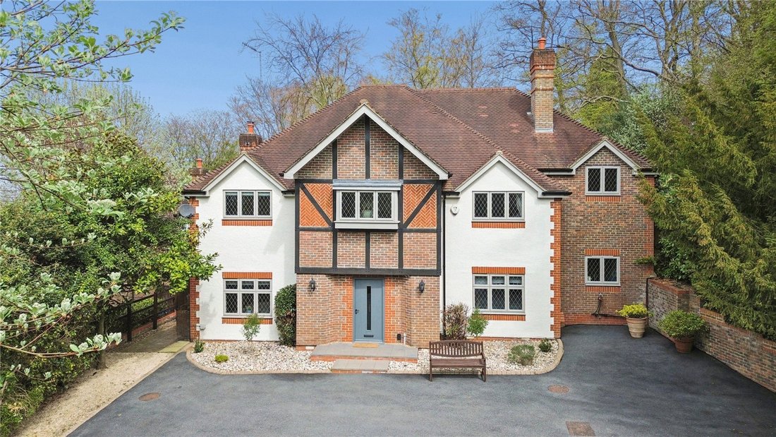 House in Beaconsfield, England 1 - 18027338
