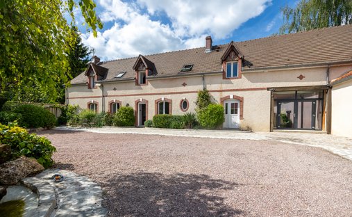 Estate in Fontaine-sur-Ay, Grand Est, France 1