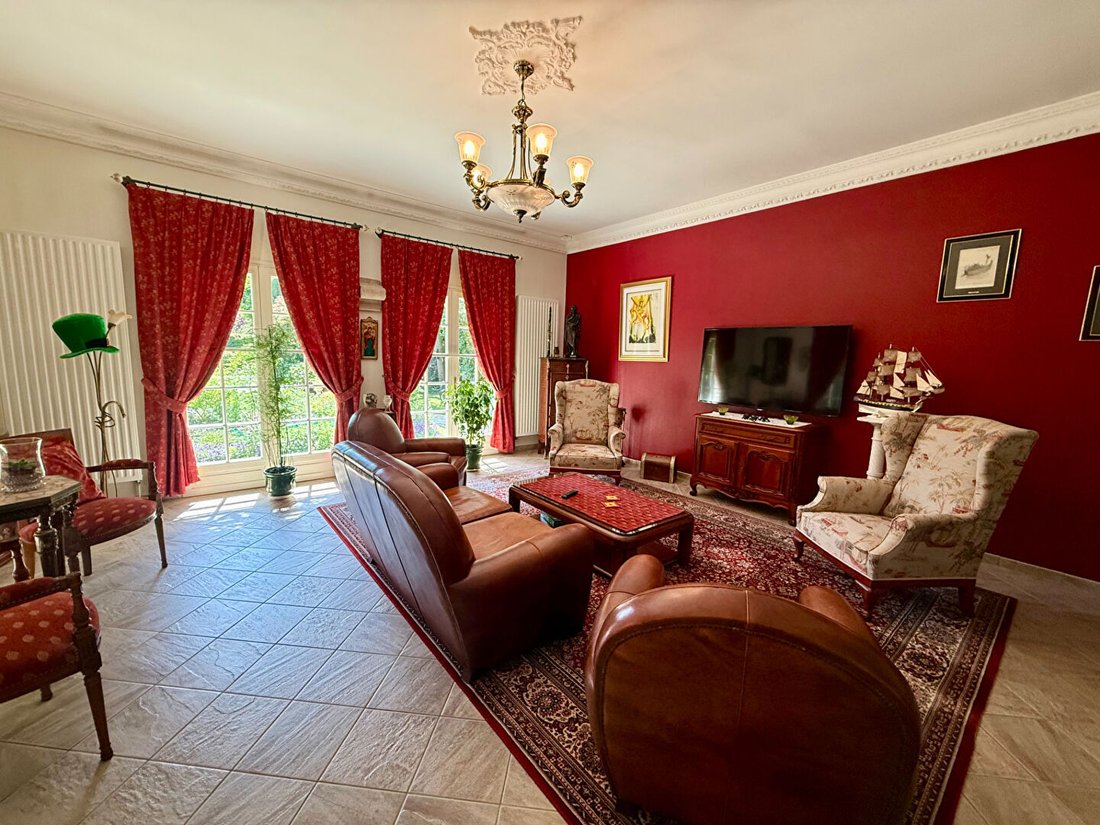 Villa in Thiers, Le Raincy, France 3 - 18031488