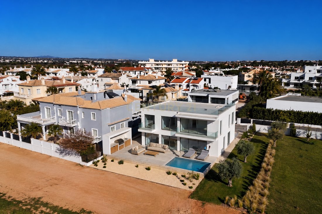 Villa in Montenegro, Algarve, Portugal 1 - 12456066