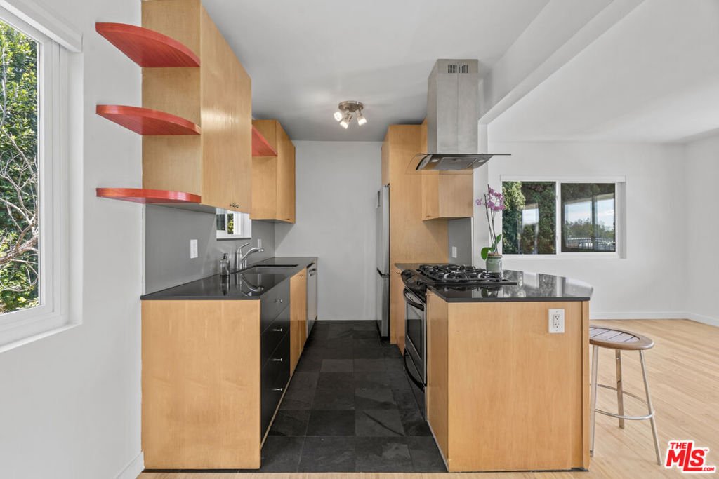 Santa Monica, California, United States 3 - 18028660
