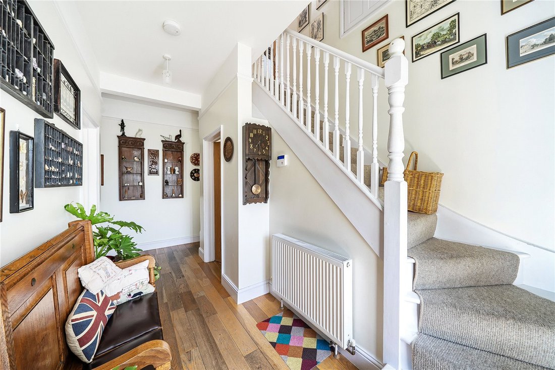 Bungalow in Barnet, England 5 - 18025780