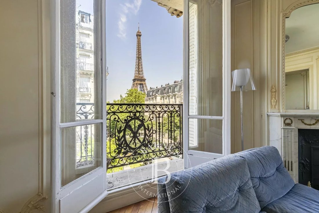 Apartment in Gros Caillou, Paris 7e Arrondissement, Paris 1 - 18031296