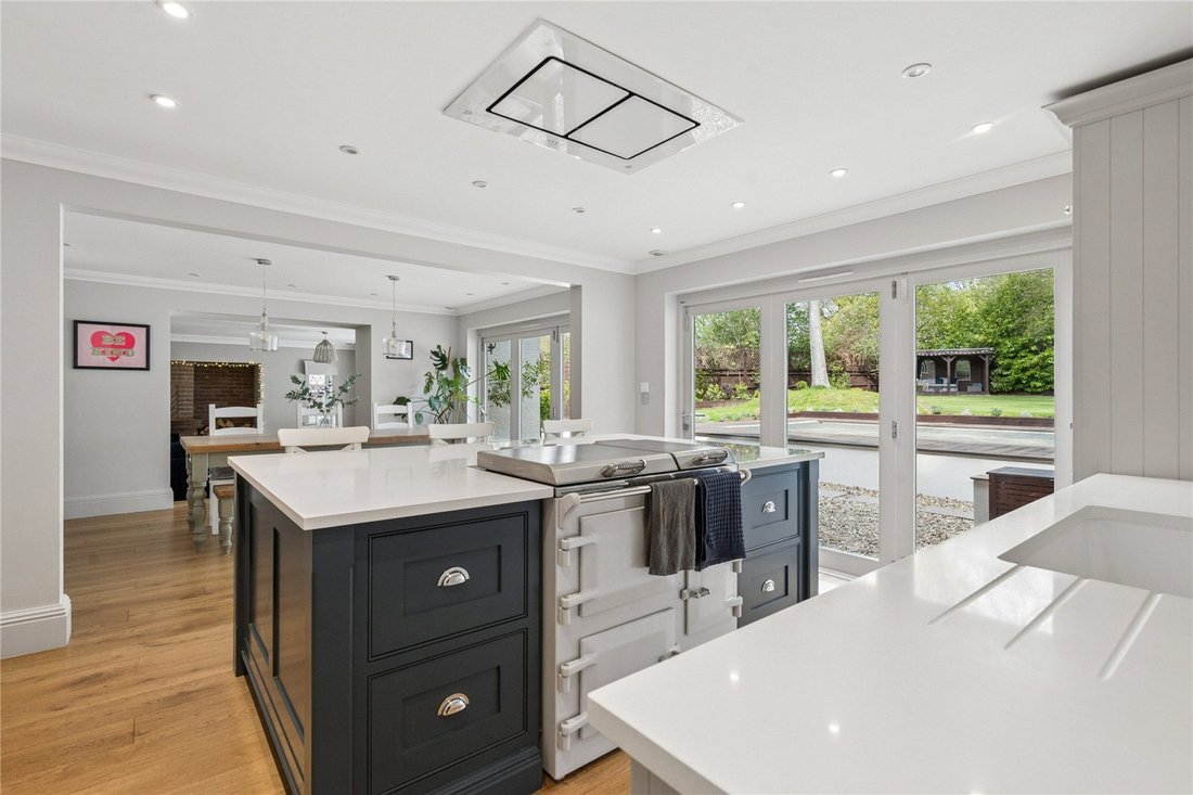 House in Beaconsfield, England 2 - 18027338
