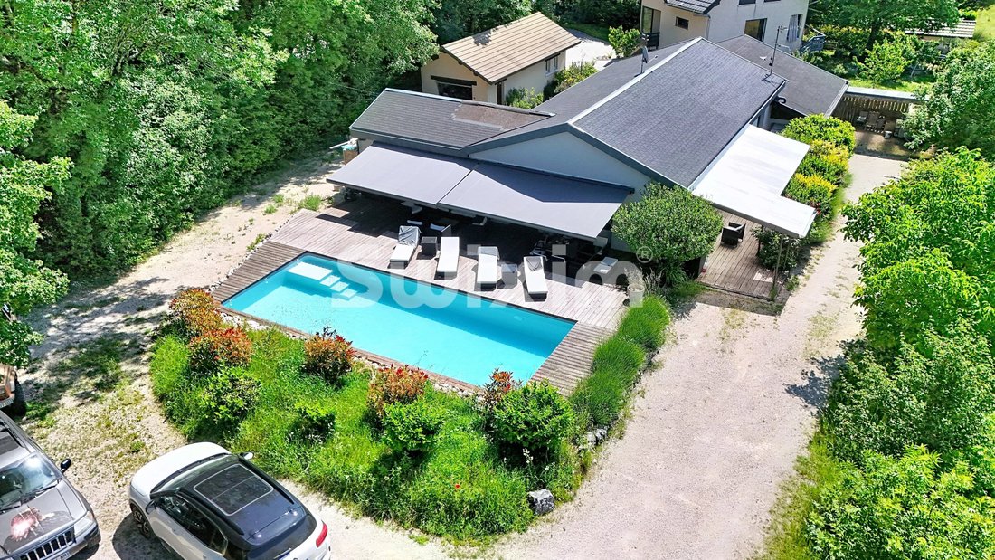 House in Divonne-les-Bains, Auvergne-Rhône-Alpes, France 1 - 18027335