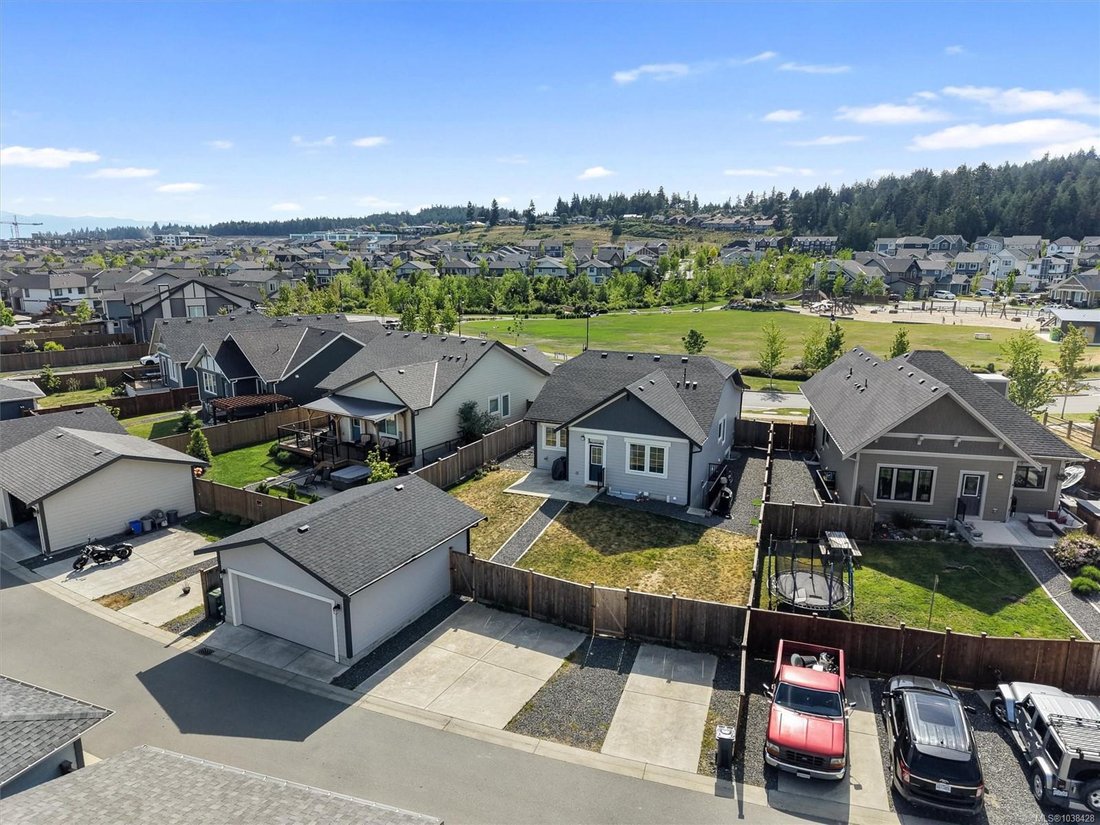 House in Colwood, British Columbia, Canada 2 - 18031030