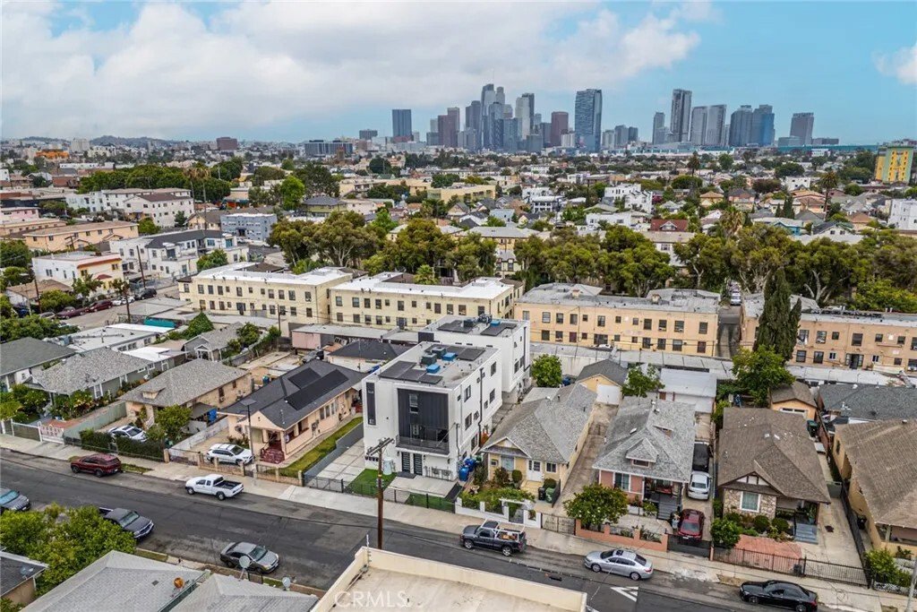 Los Angeles, California, United States 2 - 18030055