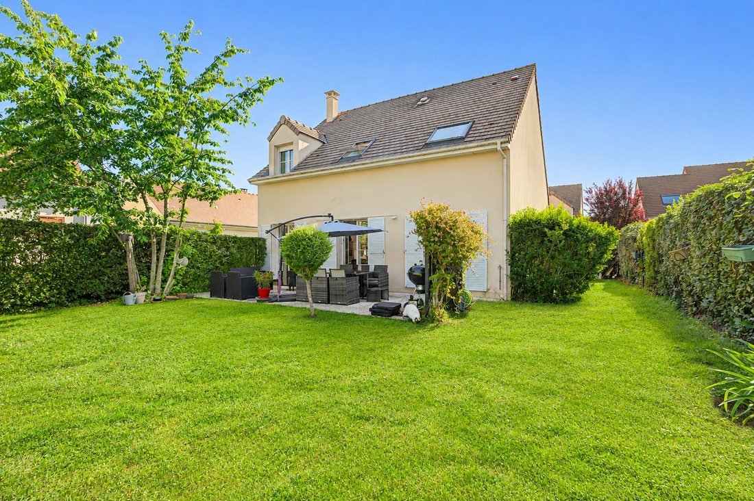 House in Sud, Chambourcy, France 1 - 18029744