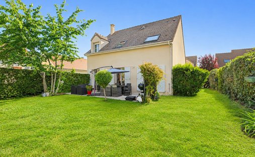 House in Sud, Chambourcy, France 1