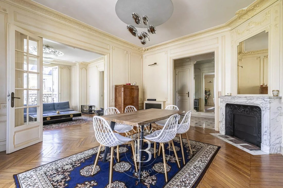 Apartment in Gros Caillou, Paris 7e Arrondissement, Paris 4 - 18031296