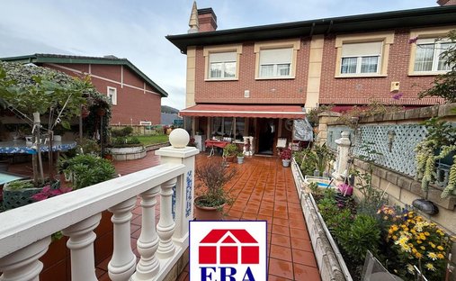 Townhouse in Castro-Urdiales, Cantabria, Spain 1