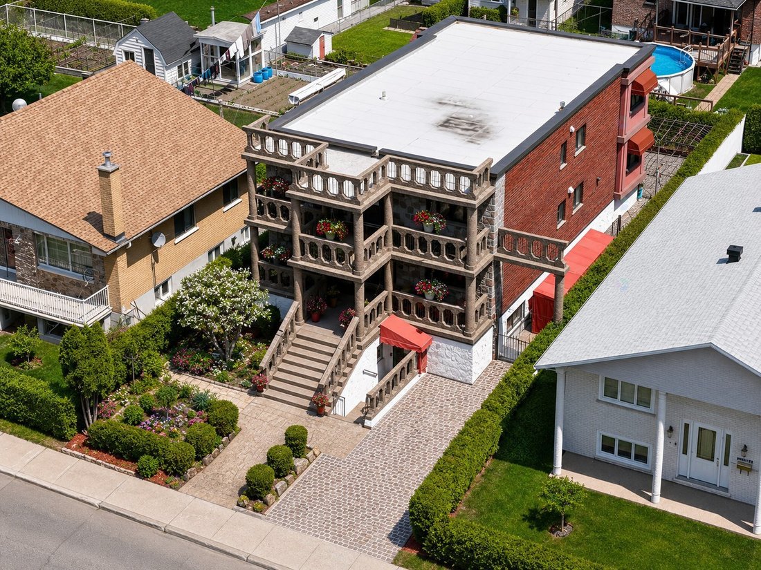 House in Montreal, Quebec, Canada 1 - 17970031