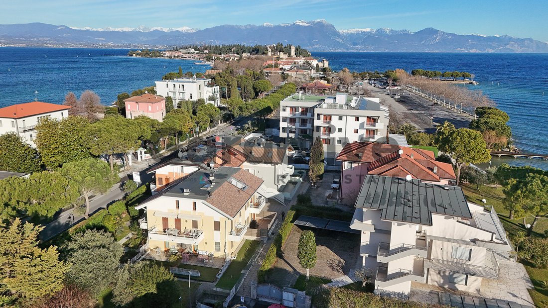 Apartment in Center, Sirmione, Lombardy 2 - 18032069