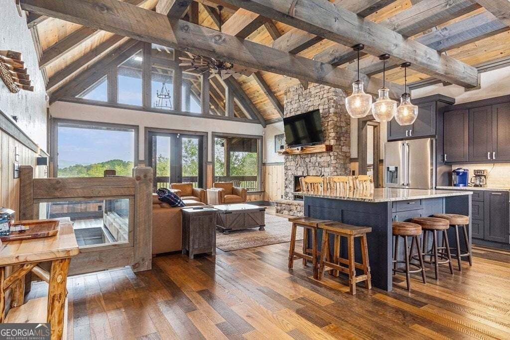 Ellijay, Georgia, United States 2 - 18032414