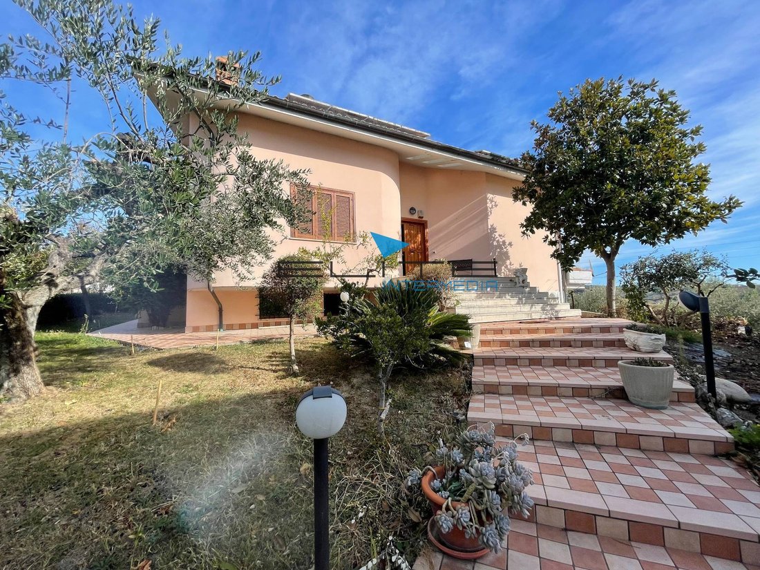 Villa in Castilenti, Abruzzo, Italy 3 - 18032439