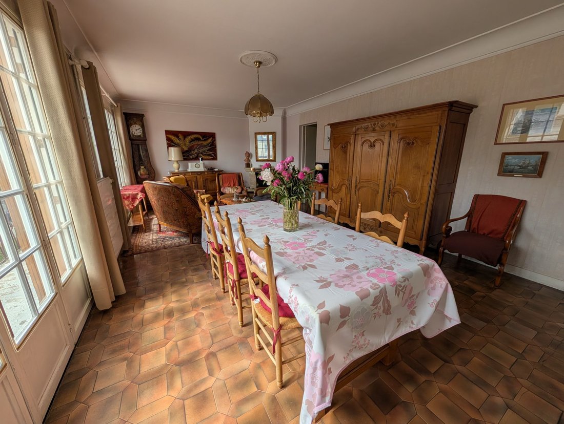 House in Les Clayes-sous-Bois, Ile-de-France, France 3 - 18032687