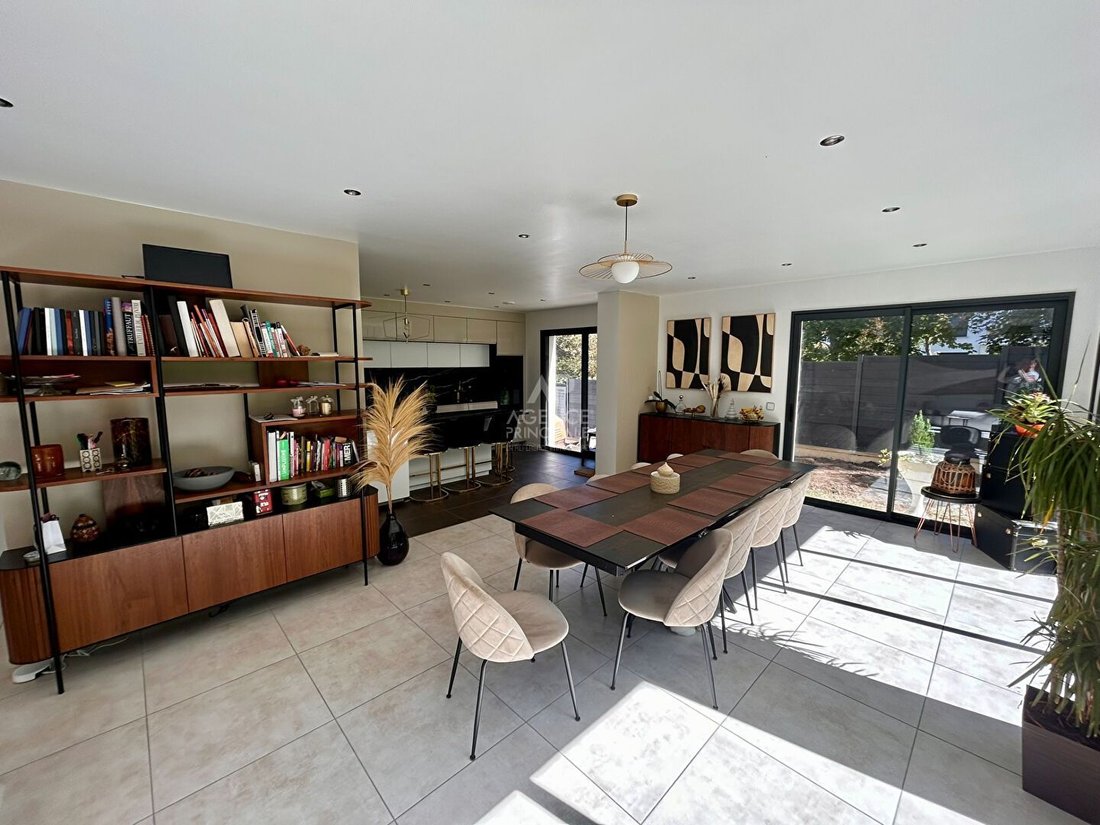 House in Poissy, Ile-de-France, France 2 - 18026314