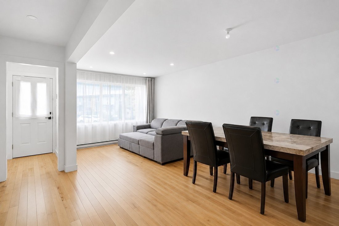 House in Laval, Quebec, Canada 5 - 18031143