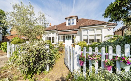 Bungalow in Barnet, England 1
