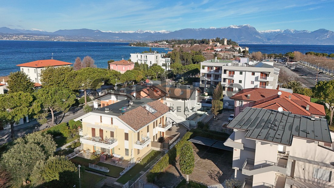 Apartment in Center, Sirmione, Lombardy 3 - 18032069