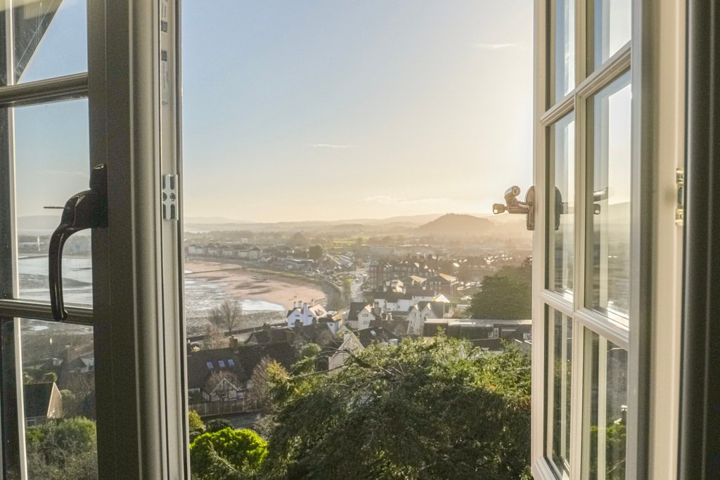 Minehead, England 2 - 16900813