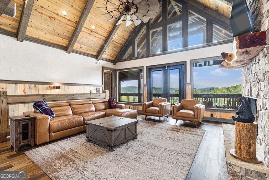 Ellijay, Georgia, United States 5 - 18032414