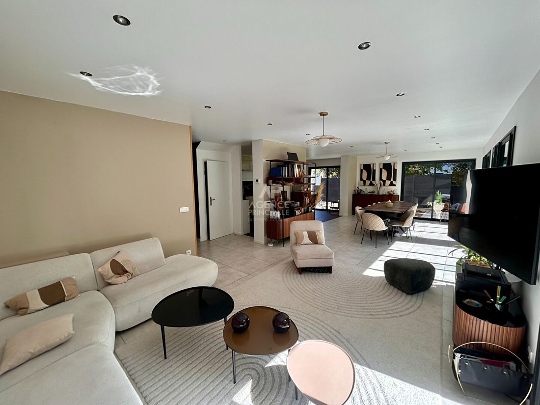 House in Poissy, Ile-de-France, France 3 - 18026314