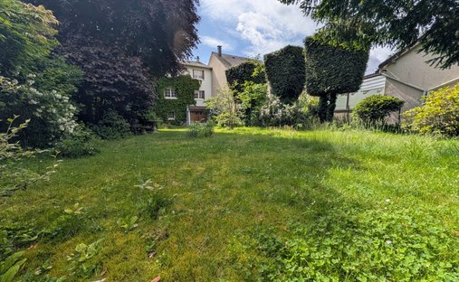 House in Les Clayes-sous-Bois, Ile-de-France, France 1