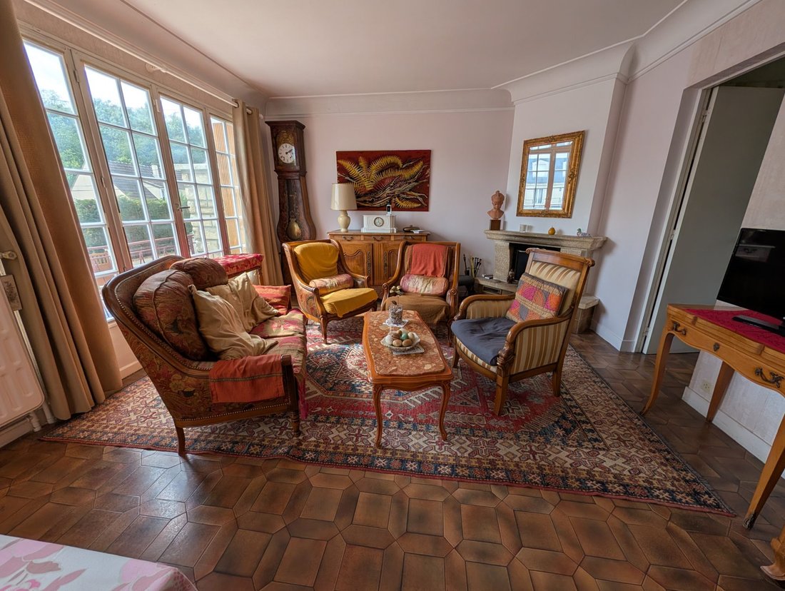 House in Les Clayes-sous-Bois, Ile-de-France, France 4 - 18032687