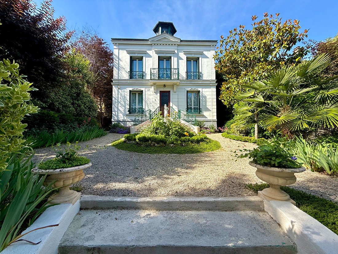 Villa in Thiers, Le Raincy, France 1 - 18031488