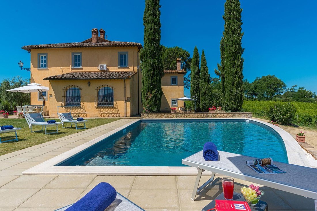 Villa in Monte San Savino, Tuscany, Italy 2 - 18025480