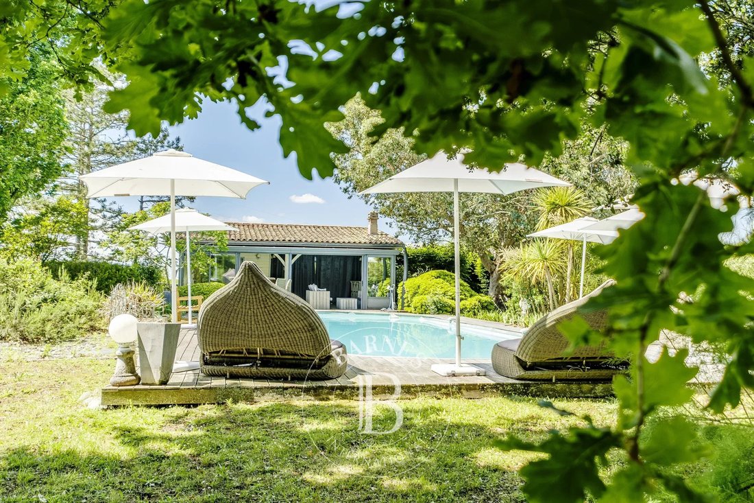 Estate in Le Plateau, Saint-Loubes, France 2 - 18027520