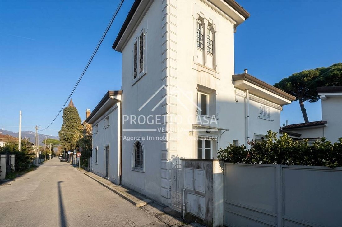 House in Tonfano, Pietrasanta, Italy 1 - 15676179