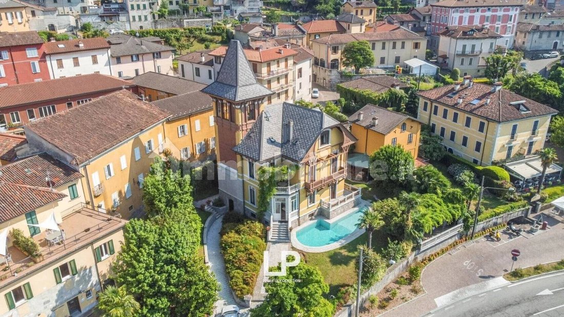 House in Porto Valtravaglia, Lombardy, Italy 2 - 18031192