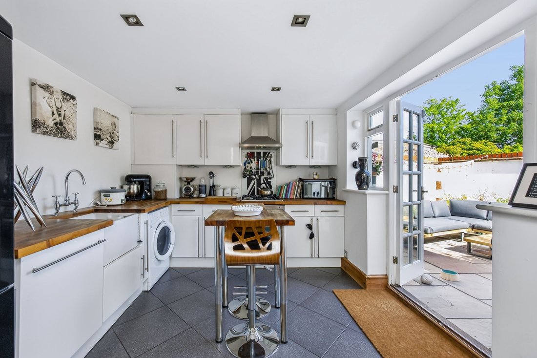 House in Storrington, England 2 - 18031066