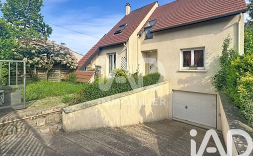 House in Les Sablons, Villecresnes, France 1