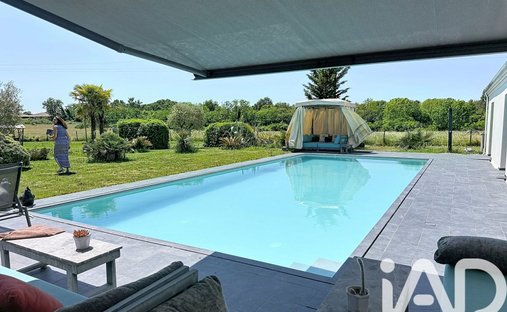 House in Carignan-de-Bordeaux, Nouvelle-Aquitaine, France 1