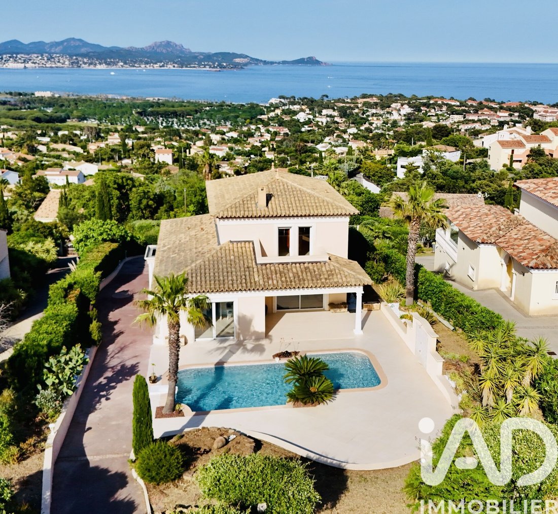 House in Frejus, Provence-Alpes-Côte d'Azur, France 3 - 18035485
