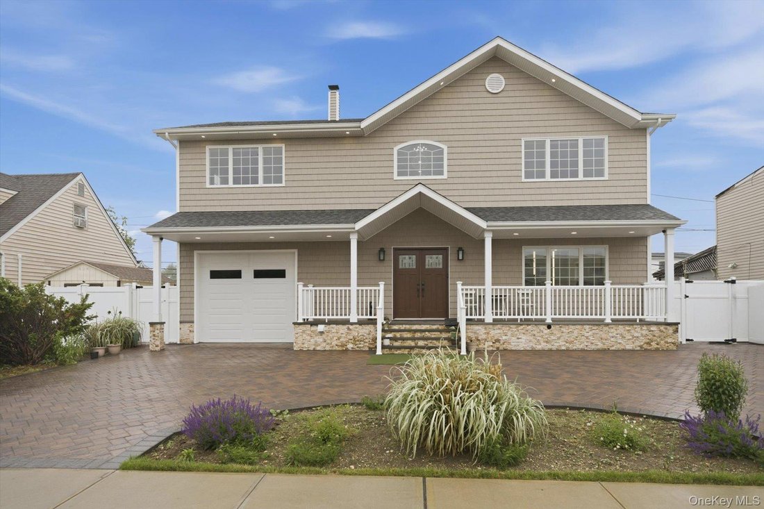 House in Levittown, New York, United States 1 - 18028331