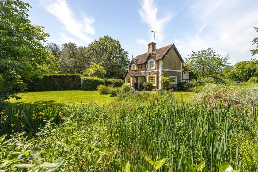 Haus in Ifield, Rusper, England 1 - 18030025