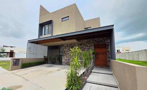 House in Juriquilla, Querétaro, Mexico 1