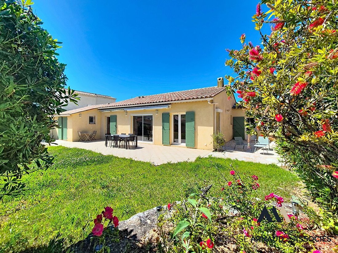 House in Saint-Cyr-sur-Mer, Provence-Alpes-Côte d'Azur, France 1 - 18029774