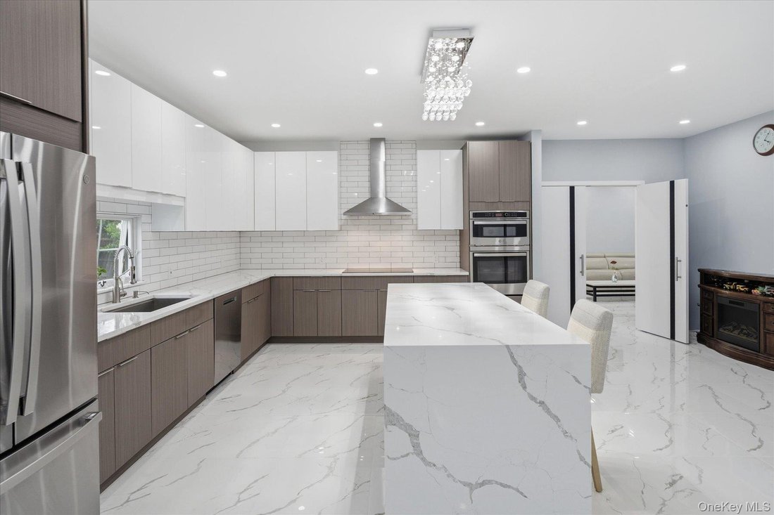 House in Levittown, New York, United States 4 - 18028331