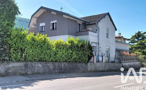 House in Saint-Cergues, Auvergne-Rhône-Alpes, France 1