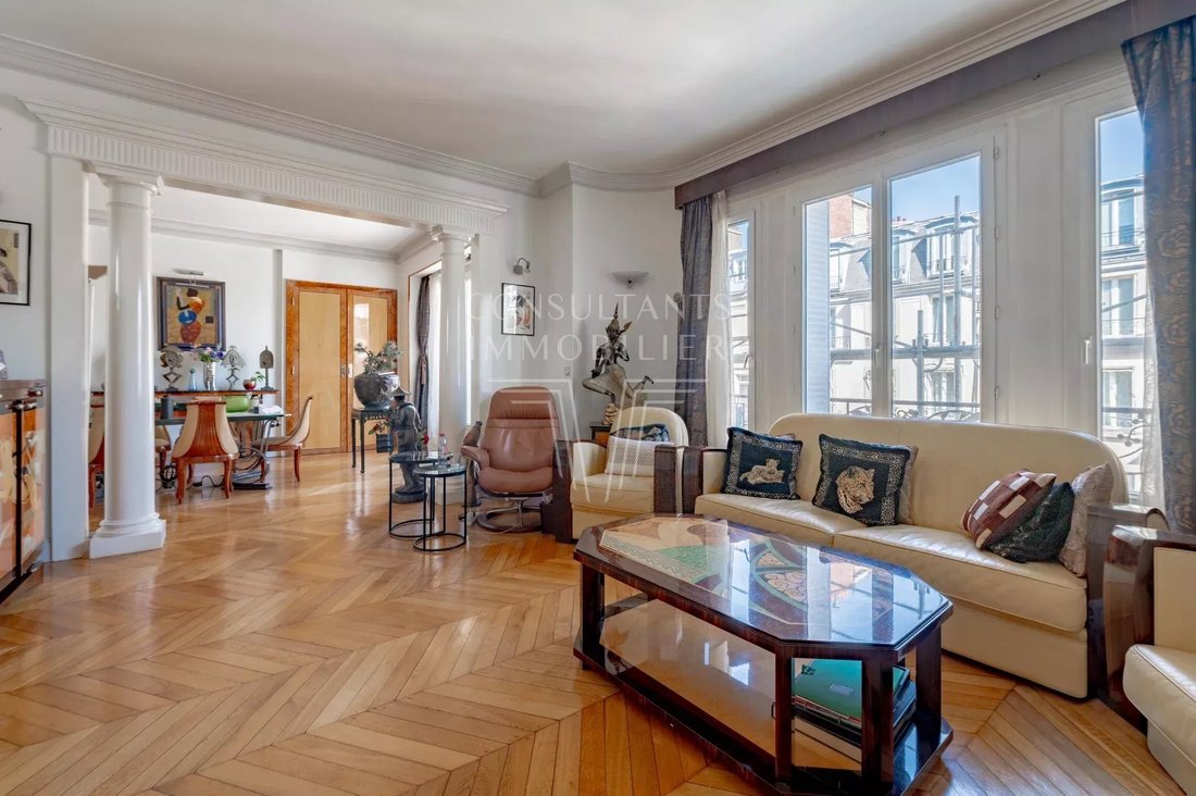 Apartment in Saint Philippe du Roule, Paris 8e Arrondissement, Paris 2 - 18027511