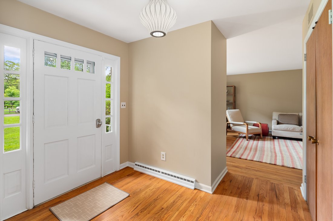House in Stamford, Connecticut, United States 2 - 18027768